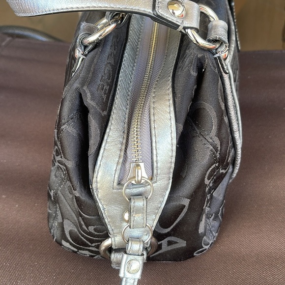 Coach Bandana Glitter Shoulder Bag Silver & Black Daisy Pattern - Picture 6 of 13